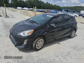 2016 Toyota Prius One z VIN JTDKDTB31G1120500, wystawiony jako Copart lot #57745105 z przebiegiem Nie podano mil oraz Czysty tytuł • Clean title. Historia ofert i sprzedaży dostępna na DreamBid. Obrazek 1.