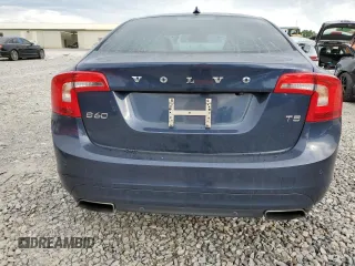 2015 Volvo S60 T5 Drive-E Platinum z VIN YV140MFD8F1313748, wystawiony jako Copart lot #57789415 z przebiegiem 144 185 mil mil oraz Szkoda całkowita • Salvage title. Historia ofert i sprzedaży dostępna na DreamBid. Obrazek 6.
