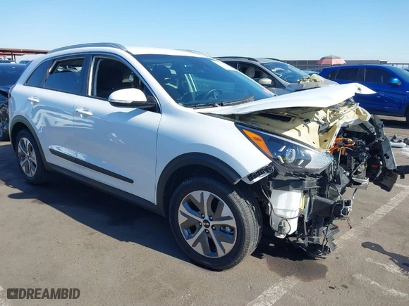 2020 Kia Niro EV EX with VIN KNDCC3LG8L5040753, listed as a IAAI auction lot 41367304 with 63,788 mi miles. Bid and sale history available at carsss.com. Image 1.