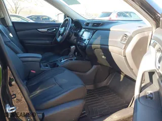 2017 Nissan Rogue SL with VIN 5N1AT2MV5HC769838, listed as a IAAI auction lot 40922008 with 91,906 mi miles. Bid and sale history available at carsss.com. Image 5.