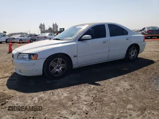 2005 Volvo S60 with VIN YV1RS592652474608, listed as a Copart auction lot 70799774 with 176,672 mi miles and Salvage Title. Bid and sale history available at carsss.com. Image 1.