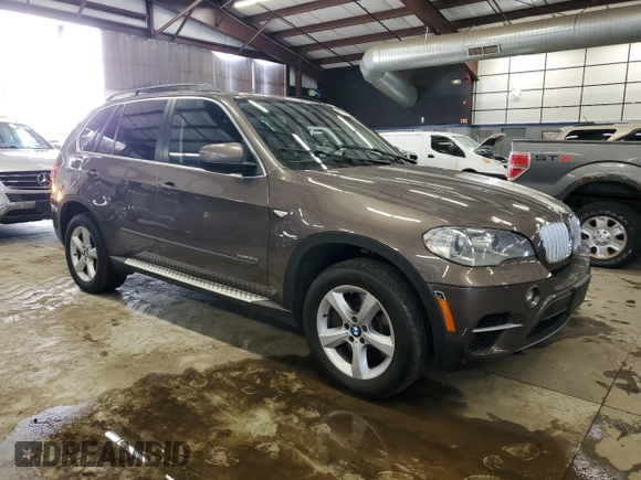 2013 BMW X5 xDrive50i with VIN 5UXZV8C5XD0C15651, listed as a Copart auction lot 46311365 with 106,254 mi miles and Clean title. Bid and sale history available at DreamBid. Image 4.
