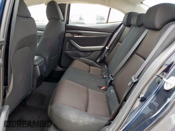 2021 Mazda 3 S z VIN JM1BPAAL3M1321131, wystawiony jako Copart lot #63148205 z przebiegiem 9 910 mil mil oraz Szkoda całkowita • Salvage title. Historia ofert i sprzedaży dostępna na DreamBid. Obrazek 10.