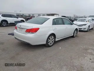 2012 Toyota Avalon z VIN 4T1BK3DB5CU453278, wystawiony jako IAAI lot #41537734 z przebiegiem 183 492 mil mil oraz . Historia ofert i sprzedaży dostępna na DreamBid. Obrazek 4.