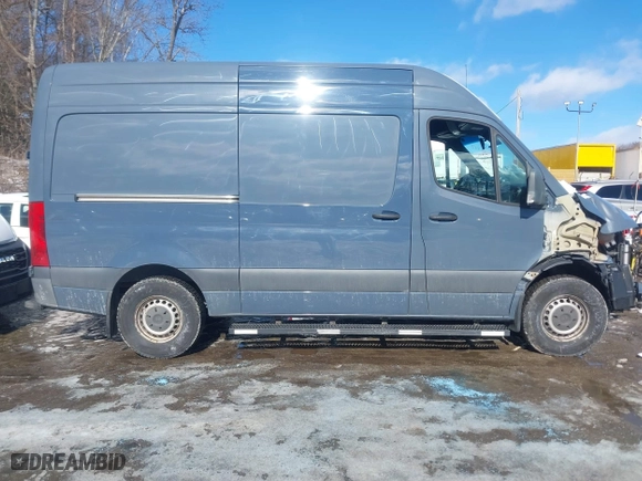 2019 Mercedes-Benz Sprinter Cargo Van with VIN WD4PF0CD8KP046669, listed as a IAAI auction lot 41575733 with 140,492 mi miles. Bid and sale history available at carsss.com. Image 14.