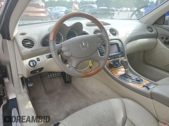 2005 Mercedes-Benz SL z VIN WDBSK76F25F087071, wystawiony jako Copart lot #56153185 z przebiegiem 95 135 mil mil oraz Tytuł czysty. Historia ofert i sprzedaży dostępna na DreamBid. Obrazek 8.
