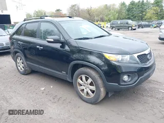 2012 Kia Sorento LX z VIN 5XYKTDA20CG278449, wystawiony jako IAAI lot #42225244 z przebiegiem 306 789 mil mil oraz . Historia ofert i sprzedaży dostępna na DreamBid. Obrazek 1.
