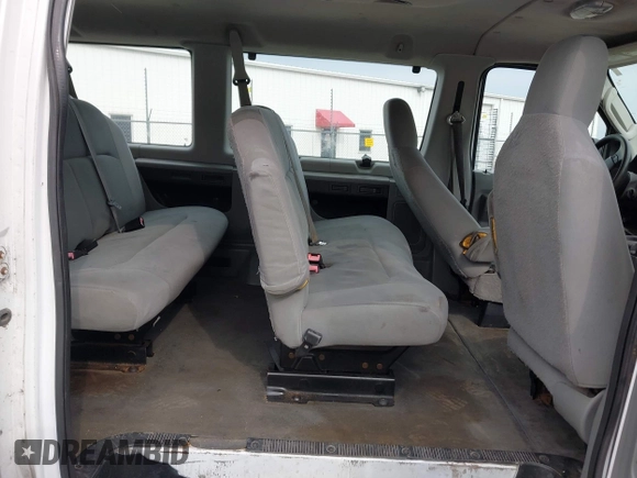 2010 Ford Econoline Passenger XL z VIN 1FBSS3BLXADA03000, wystawiony jako IAAI lot #42074166 z przebiegiem 134 179 mil mil oraz . Historia ofert i sprzedaży dostępna na DreamBid. Obrazek 8.