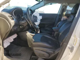 2019 Jeep Compass Altitude z VIN 3C4NJCBB0KT652173, wystawiony jako Copart lot #47865765 z przebiegiem Nie podano mil oraz Szkoda całkowita • Salvage title. Historia ofert i sprzedaży dostępna na DreamBid. Obrazek 7.