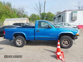 1999 Dodge Dakota z VIN 1B7GG26X3XS142920, wystawiony jako IAAI lot #42116843 z przebiegiem 300 139 mil mil oraz . Historia ofert i sprzedaży dostępna na DreamBid. Obrazek 13.