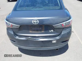 2016 Scion iA z VIN 3MYDLBZV5GY113222, wystawiony jako IAAI lot #42076460 z przebiegiem 112 249 mil mil oraz . Historia ofert i sprzedaży dostępna na DreamBid. Obrazek 18.
