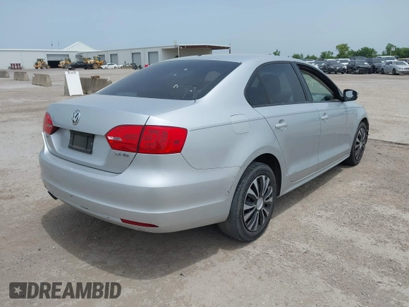 2012 Volkswagen Jetta SE с VIN 3VWDX7AJ0CM327638, выставлен на аукционе IAAI как лот 42270428 с пробегом 140 471 миль миль и . История ставок и продаж доступна на DreamBid. Изображение 4.