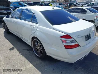 2009 Mercedes-Benz S-Class 5.5L V8 with VIN WDDNG71X09A272339, listed as a IAAI auction lot 41589581 with 130,972 mi miles. Bid and sale history available at carsss.com. Image 3.