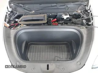 2020 Tesla Model Y Long Range z VIN 5YJYGDEE5LF041935, wystawiony jako IAAI lot #42369750 z przebiegiem 79 540 mil mil oraz . Historia ofert i sprzedaży dostępna na DreamBid. Obrazek 10.