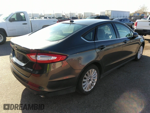 2015 Ford Fusion S Hybrid with VIN 3FA6P0UU6FR307898, listed as a IAAI auction lot 41717200 with 177,735 mi miles. Bid and sale history available at carsss.com. Image 4.