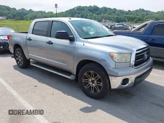 2010 Toyota Tundra z VIN 5TFEM5F13AX017469, wystawiony jako IAAI lot #42409588 z przebiegiem 396 170 mil mil oraz . Historia ofert i sprzedaży dostępna na DreamBid. Obrazek 1.