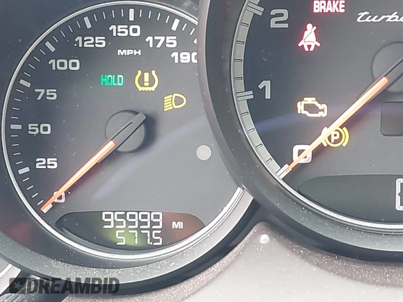 2016 Porsche Cayenne Turbo z VIN WP1AC2A20GLA85193, wystawiony jako IAAI lot #42170440 z przebiegiem 95 999 mil mil oraz . Historia ofert i sprzedaży dostępna na DreamBid. Obrazek 16.