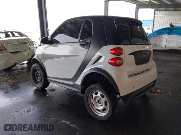 2014 Smart fortwo Pure z VIN WMEEJ3BA4EK737709, wystawiony jako IAAI lot #42105265 z przebiegiem 23 970 mil mil oraz . Historia ofert i sprzedaży dostępna na DreamBid. Obrazek 3.