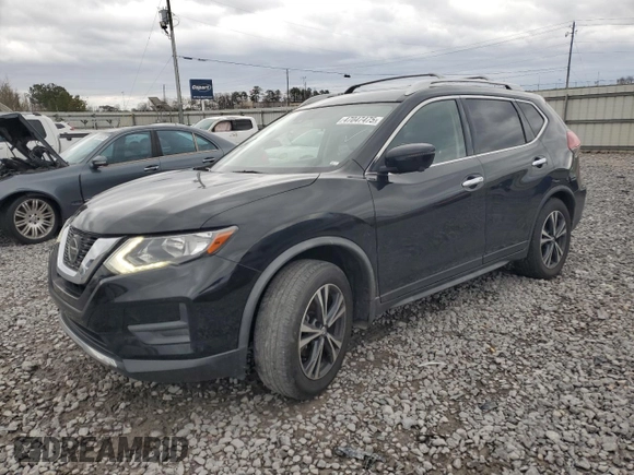 2020 Nissan Rogue SV z VIN JN8AT2MT8LW006193, wystawiony jako Copart lot #47047475 z przebiegiem 64 443 mil mil oraz Szkoda całkowita • Salvage title. Historia ofert i sprzedaży dostępna na DreamBid. Obrazek 1.