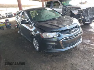 2020 Chevrolet Sonic LT z VIN 1G1JD5SB6L4122565, wystawiony jako IAAI lot #42067223 z przebiegiem 28 656 mil mil oraz . Historia ofert i sprzedaży dostępna na DreamBid. Obrazek 1.