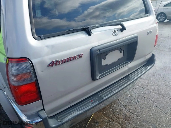 2000 Toyota 4Runner SR5 with VIN JT3GN86R2Y0147585, listed as a IAAI auction lot 41360071 with 199,465 mi miles. Bid and sale history available at carsss.com. Image 19.