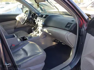 2011 Toyota Highlander with VIN 5TDBK3EH6BS069956, listed as a IAAI auction lot 41551979 with 140,233 mi miles. Bid and sale history available at carsss.com. Image 5.