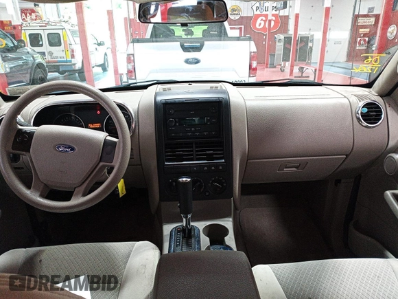 2006 Ford Explorer XLS z VIN 1FMEU72E26UB03509, wystawiony jako IAAI lot #42511818 z przebiegiem 126 541 mil mil oraz . Historia ofert i sprzedaży dostępna na DreamBid. Obrazek 22.