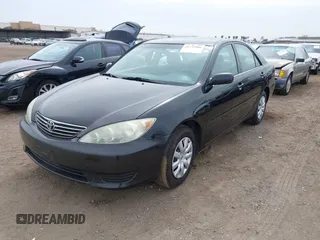 2005 Toyota Camry STD z VIN 4T1BE32K65U383111, wystawiony jako IAAI lot #41735806 z przebiegiem 115 285 mil mil oraz . Historia ofert i sprzedaży dostępna na DreamBid. Obrazek 17.