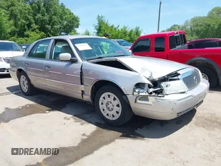 2005 Mercury Grand Marquis GS z VIN 2MEFM74W05X668944, wystawiony jako IAAI lot #42241633 z przebiegiem 212 868 mil mil oraz . Historia ofert i sprzedaży dostępna na DreamBid. Obrazek 1.