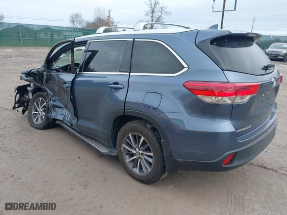 2019 Toyota Highlander SE with VIN 5TDJZRFH7KS952229, listed as a IAAI auction lot 41724179 with 107,315 mi miles. Bid and sale history available at carsss.com. Image 3.