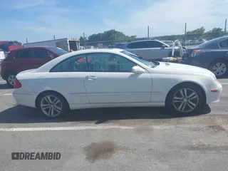 2008 Mercedes-Benz CLK 350 с VIN WDBTJ56H28F253753, выставлен на аукционе IAAI как лот 42525405 с пробегом Не указан миль и . История ставок и продаж доступна на DreamBid. Изображение 13.