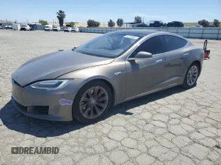 2016 Tesla Model S 90D z VIN 5YJSA1E20GF153799, wystawiony jako Copart lot #56104665 z przebiegiem 115 674 mil mil oraz Szkoda całkowita • Salvage title. Historia ofert i sprzedaży dostępna na DreamBid. Obrazek 1.