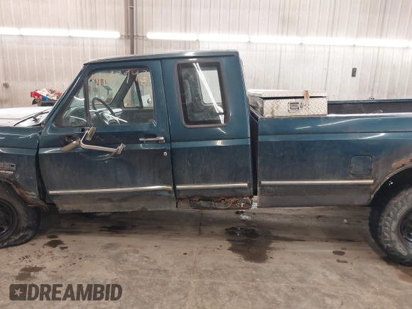 1996 Ford F-250 with VIN 1FTHX26F1TEB38000, listed as a IAAI auction lot 41199942 with 324,532 mi miles. Bid and sale history available at carsss.com. Image 15.