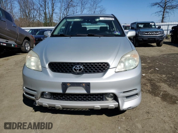 2003 Toyota Matrix Std z VIN 2T1LR32E83C122631, wystawiony jako Copart lot #52223705 z przebiegiem 198 449 mil mil oraz Czysty tytuł • Clean title. Historia ofert i sprzedaży dostępna na DreamBid. Obrazek 5.