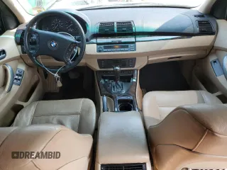 2005 BMW X5 4.4i z VIN 5UXFB53515LV10239, wystawiony jako Copart lot #59972605 z przebiegiem 138 369 mil mil oraz Czysty tytuł • Clean title. Historia ofert i sprzedaży dostępna na DreamBid. Obrazek 8.