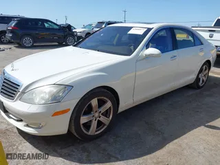 2009 Mercedes-Benz S-Class 5.5L V8 with VIN WDDNG86X29A242256, listed as a IAAI auction lot 42008977 with 195,004 mi miles. Bid and sale history available at carsss.com. Image 2.