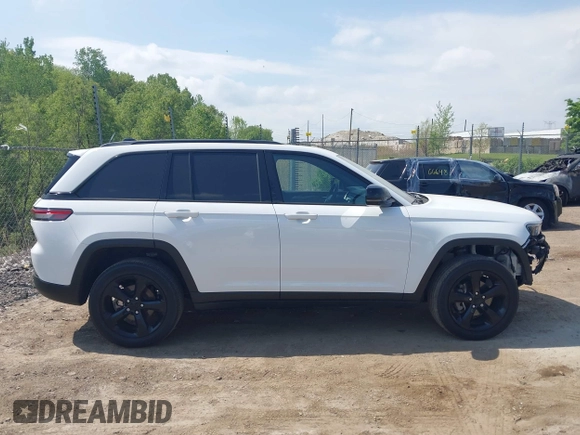 2023 Jeep Grand Cherokee Altitude with VIN 1C4RJHAG4P8106056, listed as a IAAI auction lot 42275021 with 27,251 mi miles and . Bid and sale history available at DreamBid. Image 13.