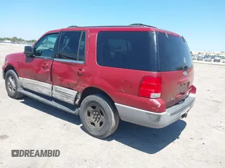 2003 Ford Expedition Special Service with VIN 1FMPU15L33LA76211, listed as a IAAI auction lot 42035061 with 211,599 mi miles. Bid and sale history available at carsss.com. Image 3.
