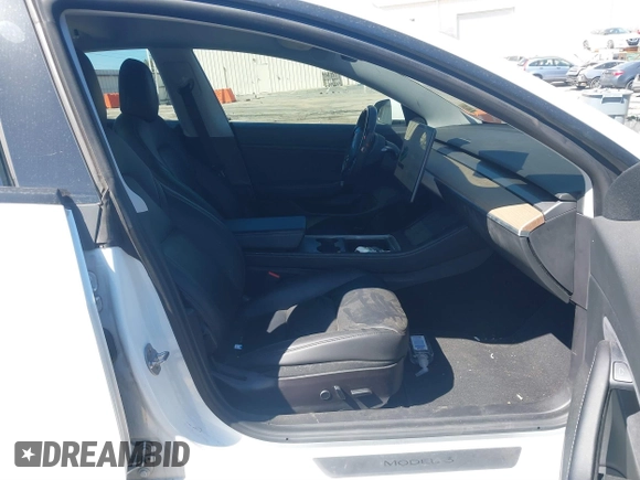 2021 Tesla Model 3 Long Range z VIN 5YJ3E1EB6MF902268, wystawiony jako IAAI lot #41837846 z przebiegiem 37 041 mil mil oraz . Historia ofert i sprzedaży dostępna na DreamBid. Obrazek 5.