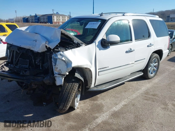 2014 GMC Yukon Denali with VIN 1GKS2EEF2ER111301, listed as a IAAI auction lot 41636112 with 185,956 mi miles. Bid and sale history available at carsss.com. Image 2.