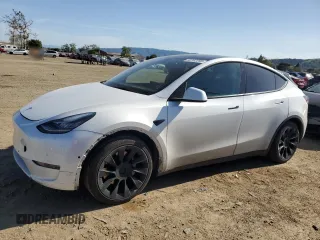2022 Tesla Model Y Long Range z VIN 7SAYGAEE9NF352658, wystawiony jako Copart lot #52762295 z przebiegiem 155 507 mil mil oraz Szkody całkowita. Historia ofert i sprzedaży dostępna na DreamBid. Obrazek 1.
