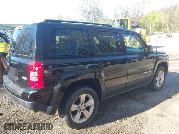 2012 Jeep Patriot Latitude with VIN 1C4NJRFB4CD686038, listed as a IAAI auction lot 42142199 with 116,416 mi miles and . Bid and sale history available at carsss.com. Image 4.