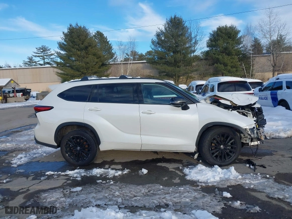 2023 Toyota Highlander L with VIN 5TDKDRBH9PS018654, listed as a IAAI auction lot 41614020 with 48,736 mi miles. Bid and sale history available at carsss.com. Image 14.
