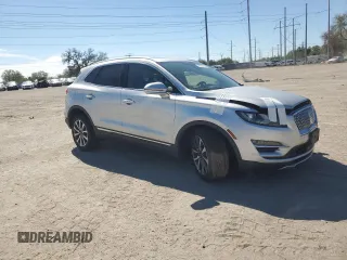 2019 Lincoln MKC Reserve z VIN 5LMCJ3D94KUL09107, wystawiony jako Copart lot #48595095 z przebiegiem 27 502 mil mil oraz Szkody całkowita. Historia ofert i sprzedaży dostępna na DreamBid. Obrazek 4.