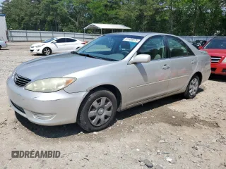 2005 Toyota Camry STD z VIN 4T1BE32K75U428203, wystawiony jako Copart lot #57406975 z przebiegiem 141 303 mil mil oraz Szkoda całkowita • Salvage title. Historia ofert i sprzedaży dostępna na DreamBid. Obrazek 1.