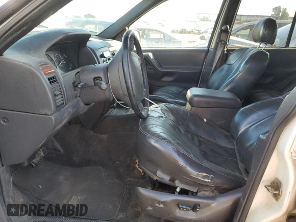 1999 Jeep Grand Cherokee Laredo z VIN 1J4GW58N8XC736438, wystawiony jako Copart lot #88605625 z przebiegiem 181 612 mil mil oraz Czysty tytuł • Clean title. Historia ofert i sprzedaży dostępna na DreamBid. Obrazek 7.
