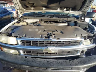 2003 Chevrolet Tahoe LS with VIN 1GNEK13Z83J341085, listed as a IAAI auction lot 41297923 with 296,326 mi miles. Bid and sale history available at carsss.com. Image 10.