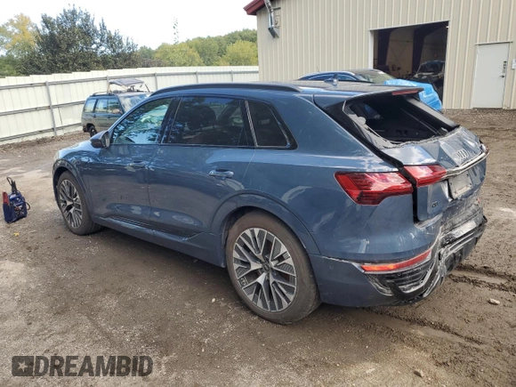 2024 Audi Q8 e-tron Premium Plus z VIN WA15AAGE7RB021353, wystawiony jako Copart lot #72987414 z przebiegiem 13 360 mil mil oraz Szkoda całkowita • Salvage title. Historia ofert i sprzedaży dostępna na DreamBid. Obrazek 2.