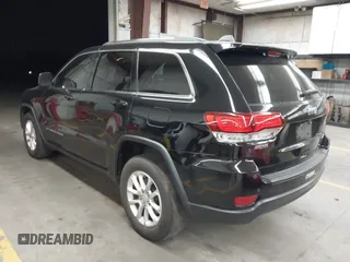 2021 Jeep Grand Cherokee Laredo E z VIN 1C4RJEAG7MC738928, wystawiony jako IAAI lot #42708702 z przebiegiem 63 329 mil mil oraz . Historia ofert i sprzedaży dostępna na DreamBid. Obrazek 3.