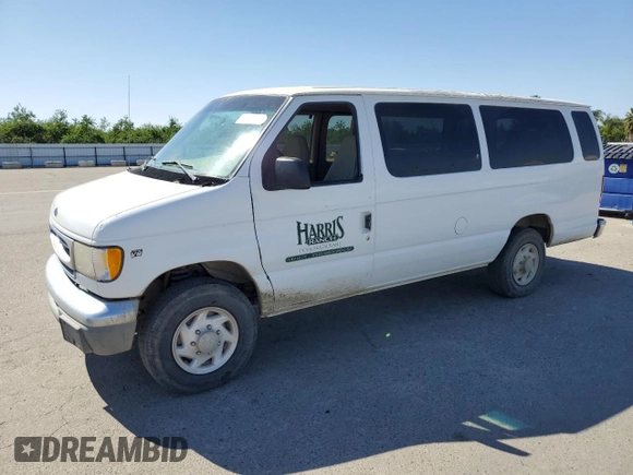 1998 Ford Econoline Wagon XL z VIN 1FBSS31LXWHA93170, wystawiony jako Copart lot #52535235 z przebiegiem 110 847 mil mil oraz Czysty tytuł • Clean title. Historia ofert i sprzedaży dostępna na DreamBid. Obrazek 1.